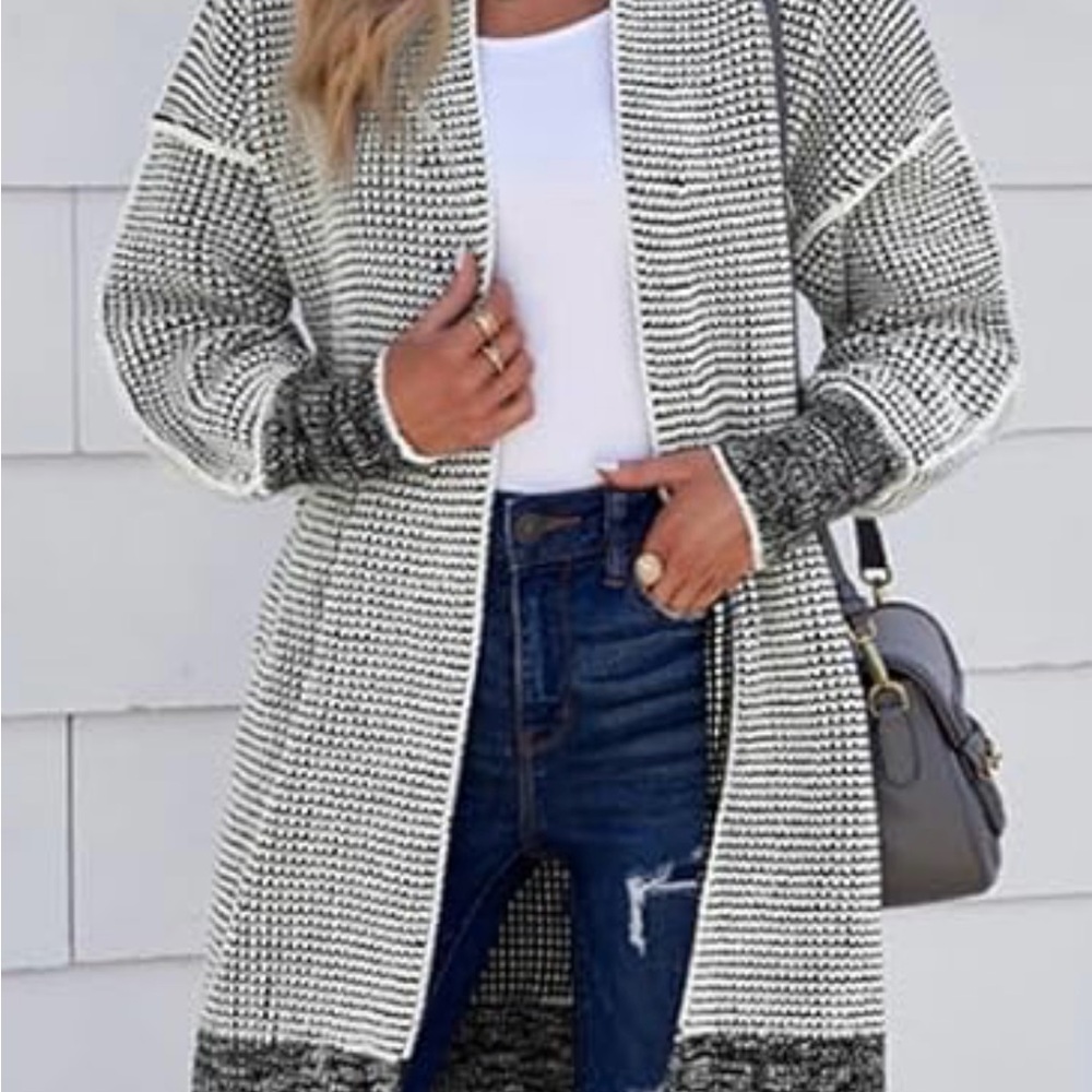 Women's Black and White Knit Sweater